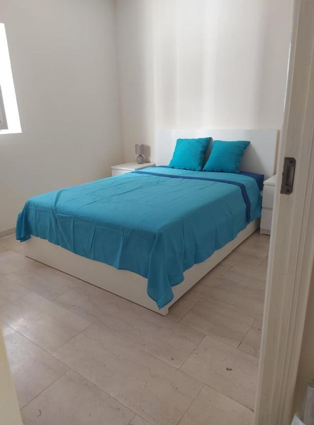 Central One Bed Apartment, Sleeps 4 With Roof Top Pool. Gibraltar Buitenkant foto