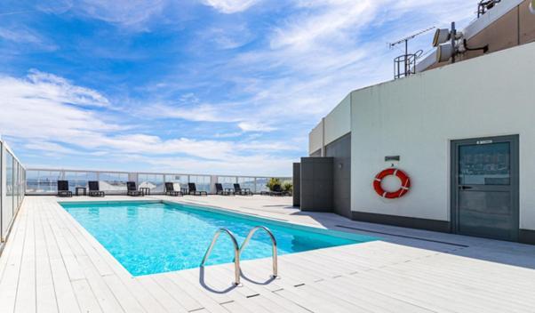 Central One Bed Apartment, Sleeps 4 With Roof Top Pool. Gibraltar Buitenkant foto